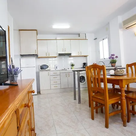 Vancouver's By Turismar Apartment *